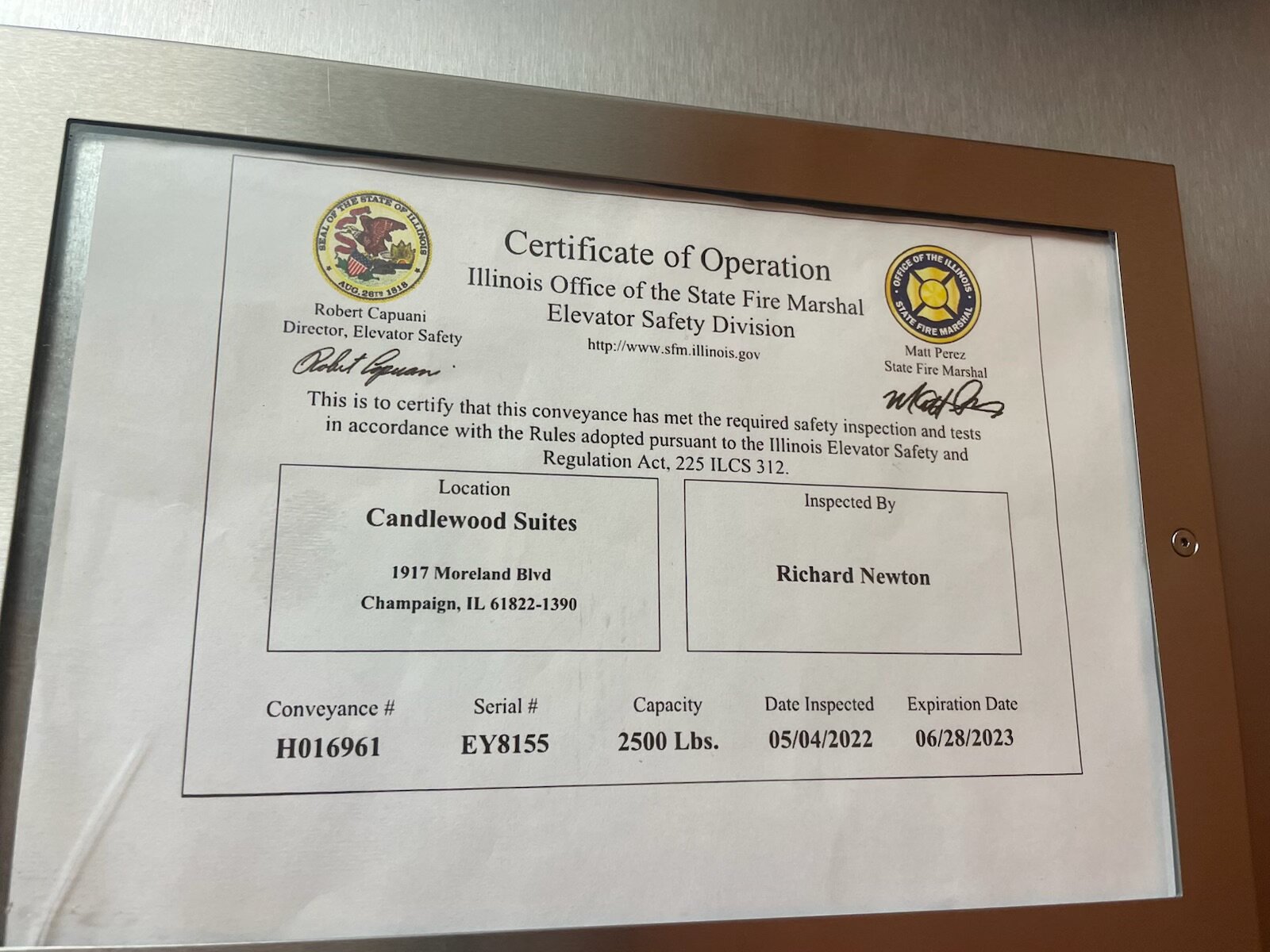 尚佩恩乌班纳大学区烛木套房酒店-官方