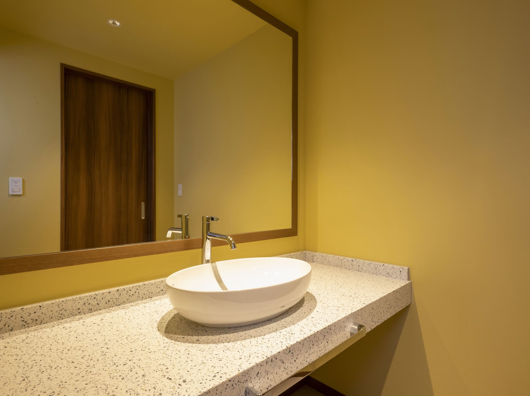 鸭川格兰酒店主图