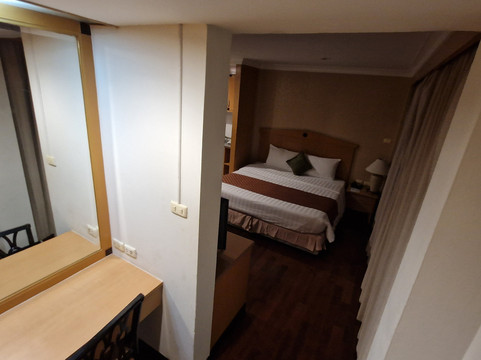 曼谷海军上将套房酒店主图