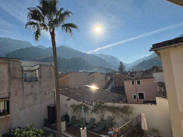 坎四月酒店主图