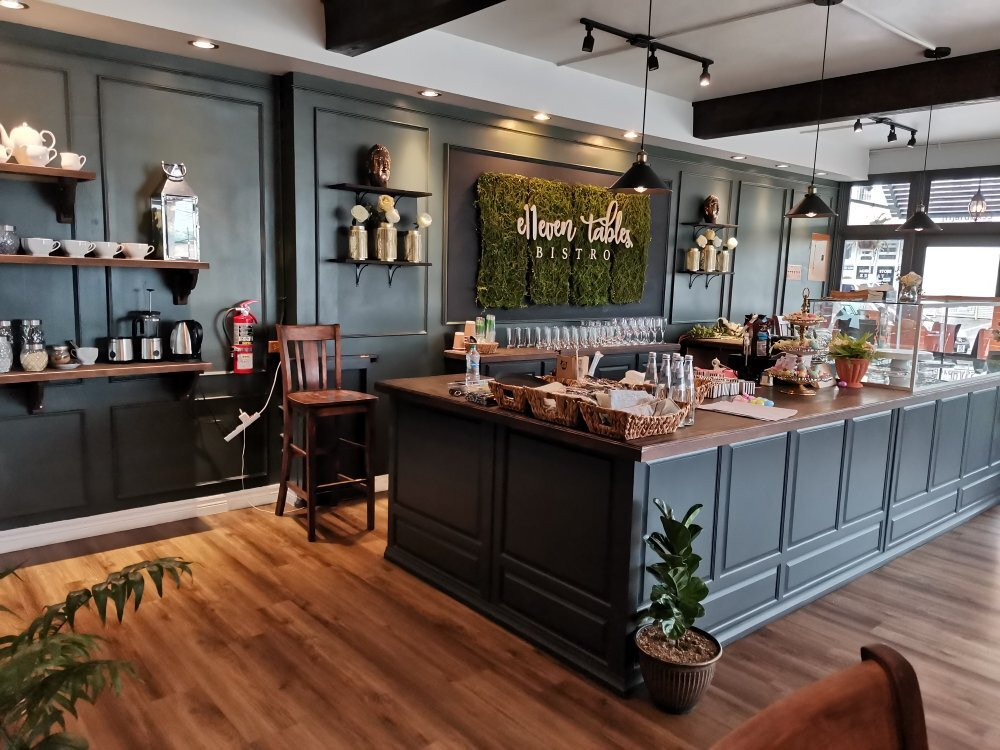 11 Tables Bistro