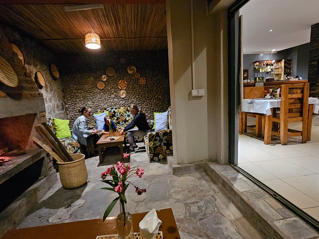 Karisimbi Cave Resort
