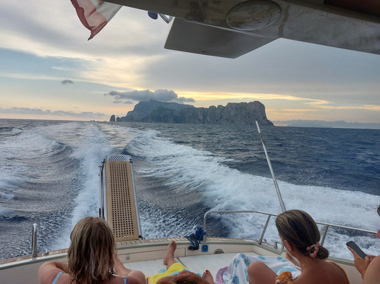 Amalfi Coast & Capri tour by Riva Bravo 38-萨勒诺必去景点