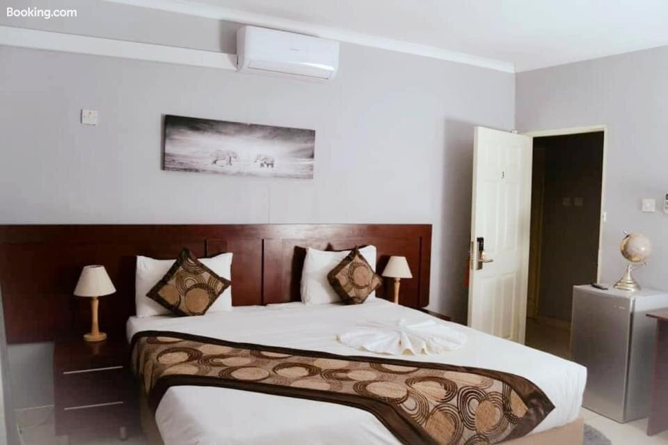 Thomo's Inn Guest House