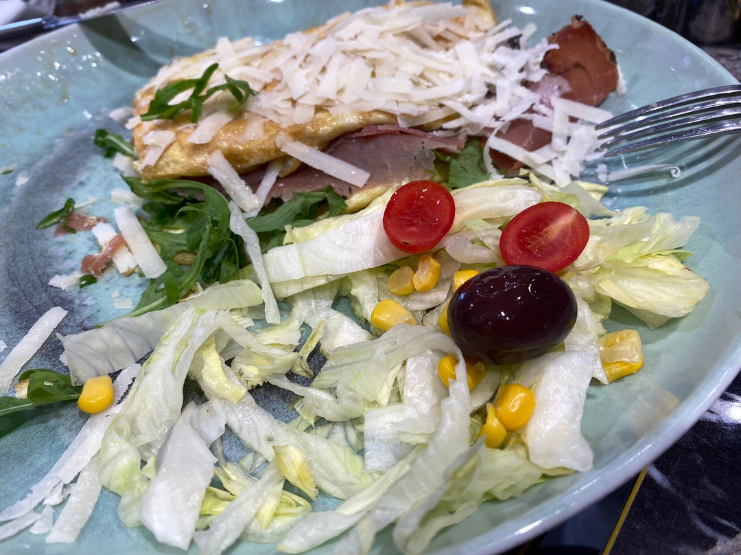 Vi-vi Cafeteria And Bistro