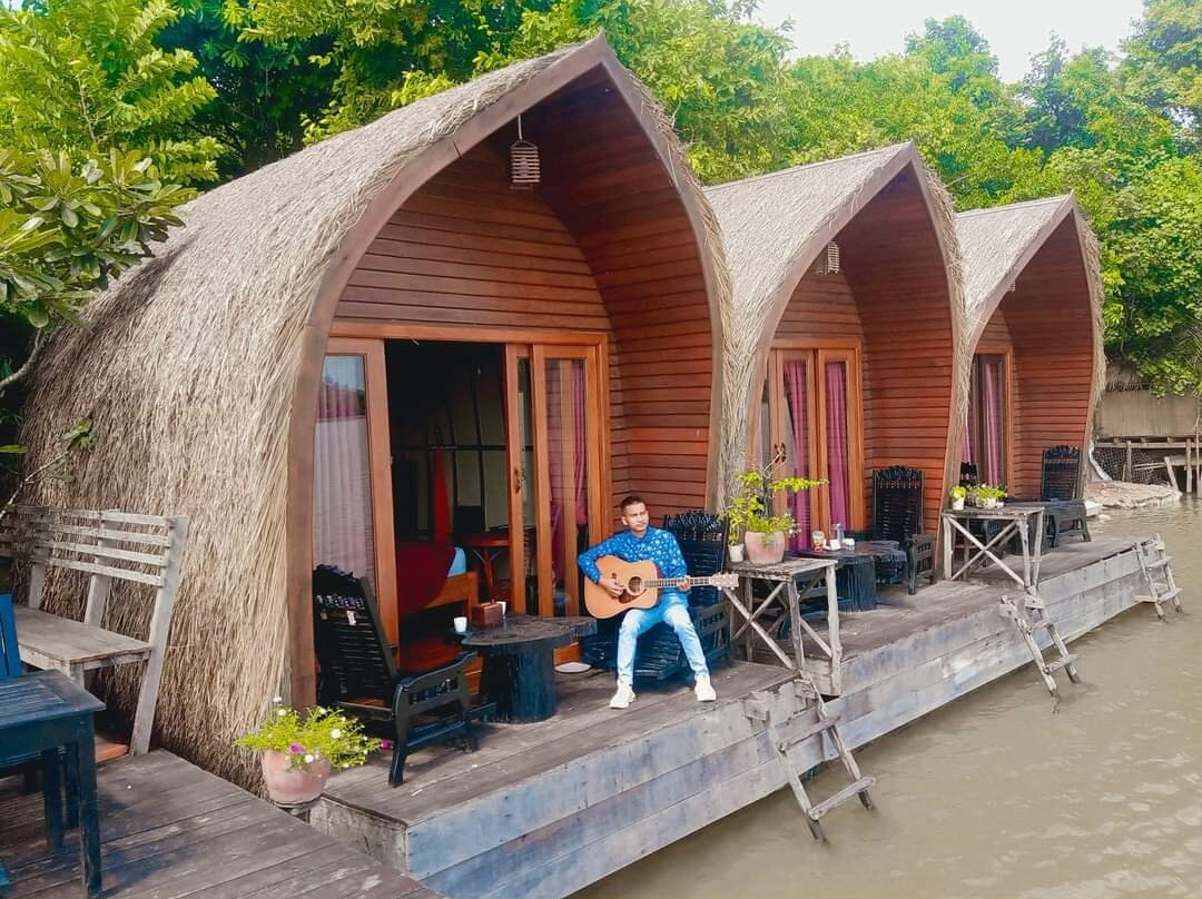 Bamboo Bungalow主图