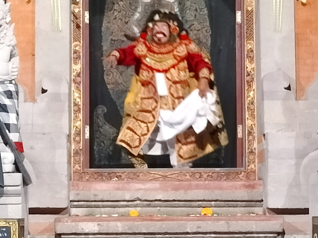 萨里-乌布必去景点