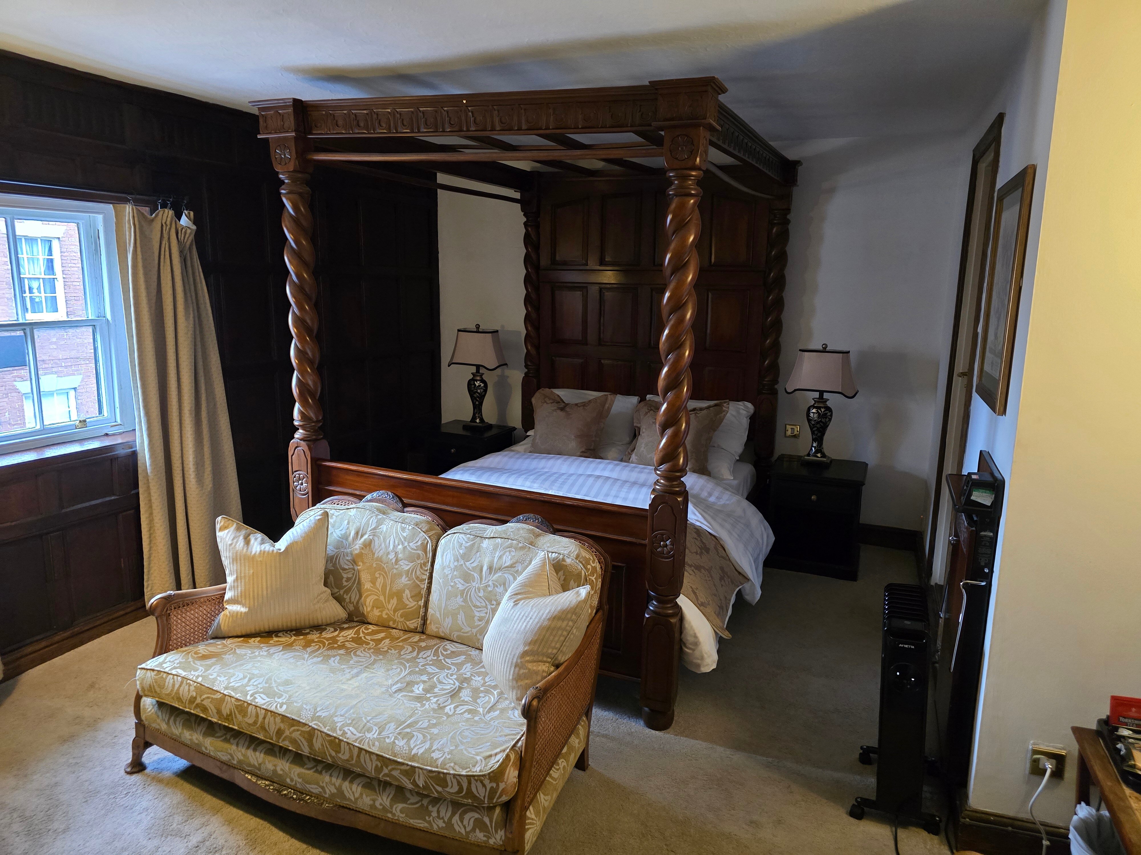 The Saracens Head Hotel-客卧
