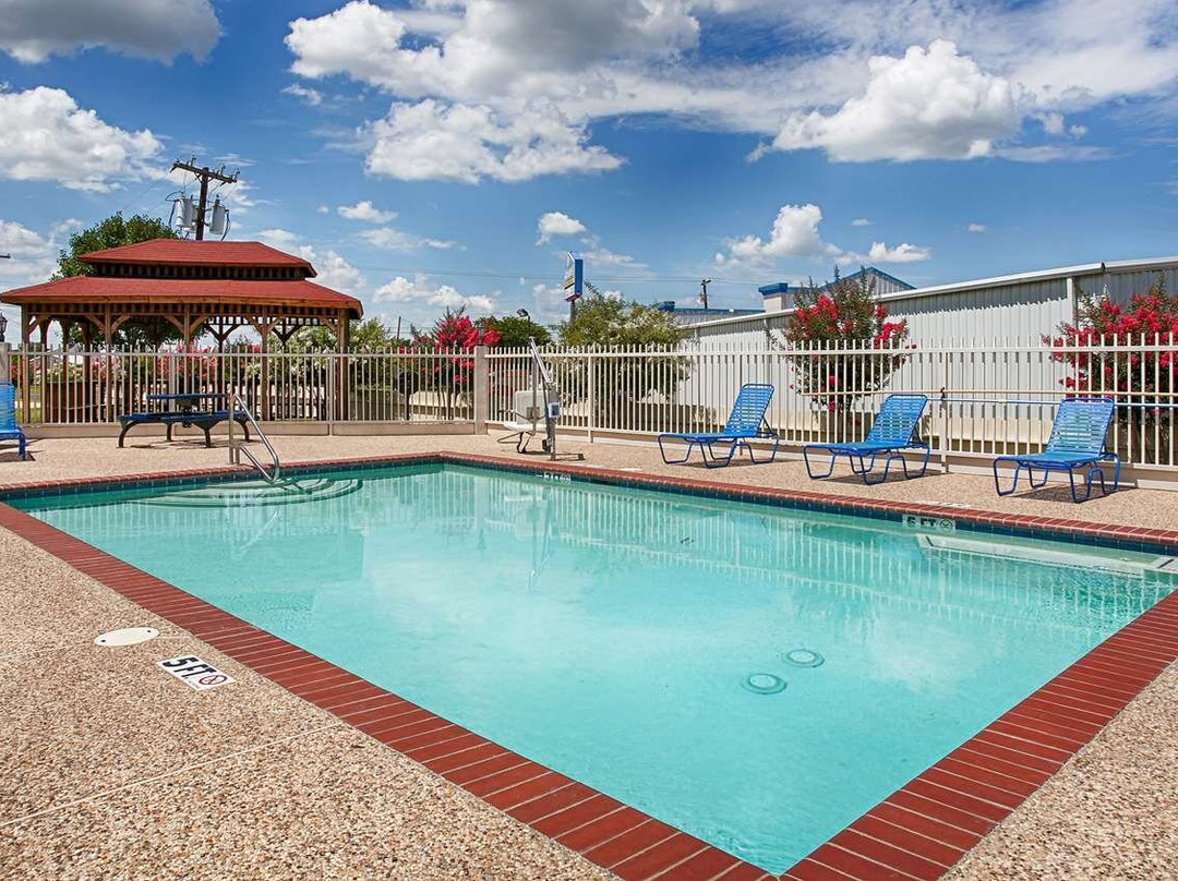 Best Western Limestone Inn & Suites主图