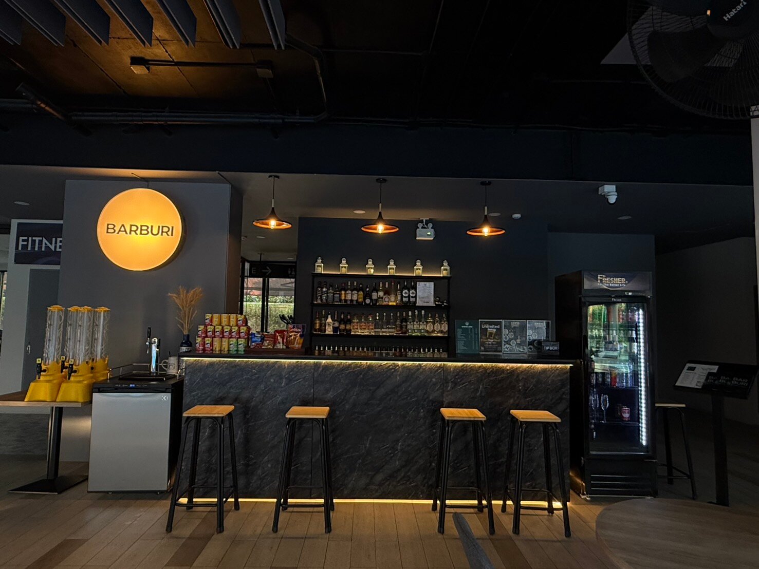 卡奈里斯素万那普店 - 酒店至素万那普机场免费送机-泳池