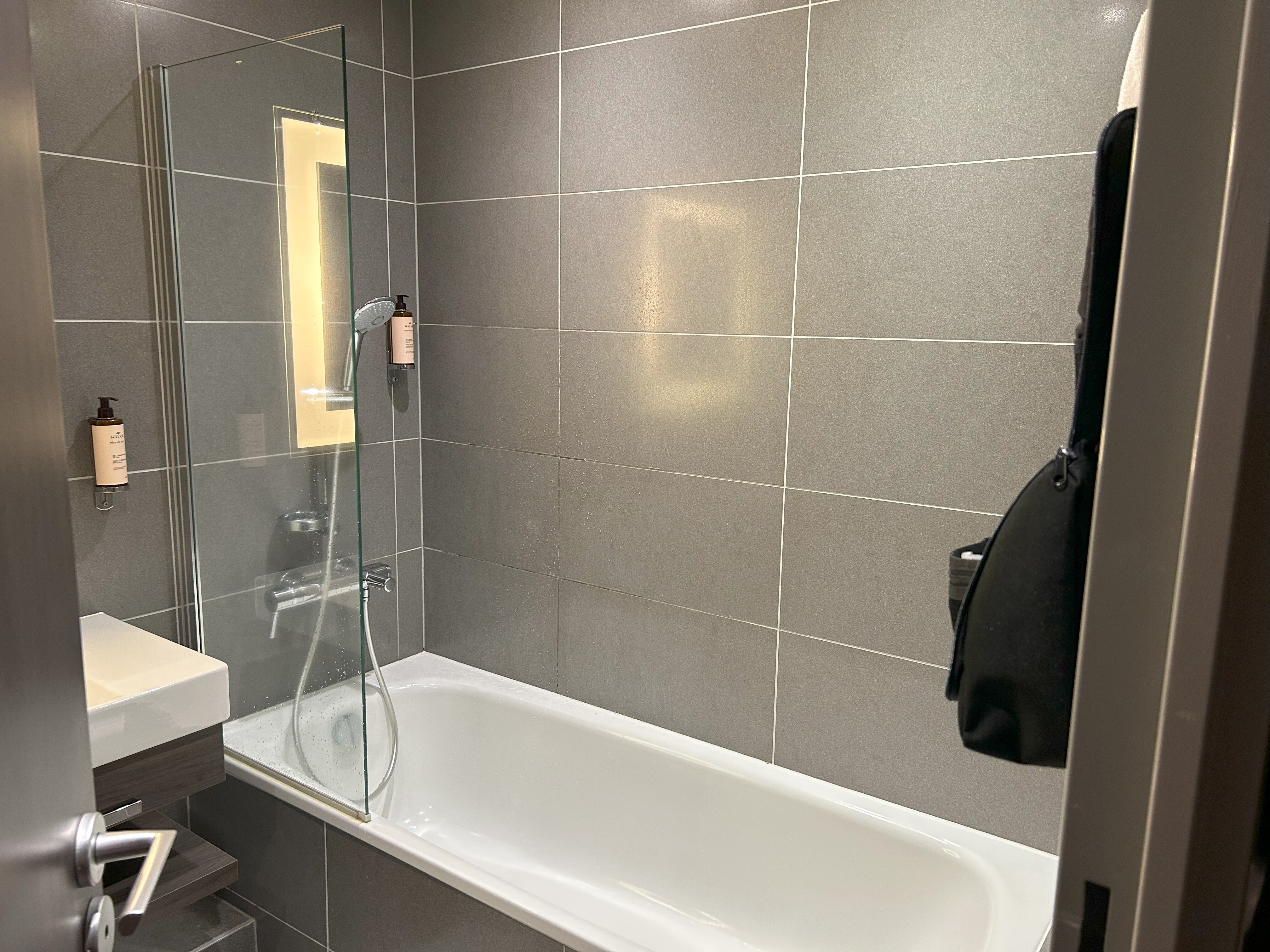 Mercure Clermont Ferrand Centre Jaude Hotel-浴室