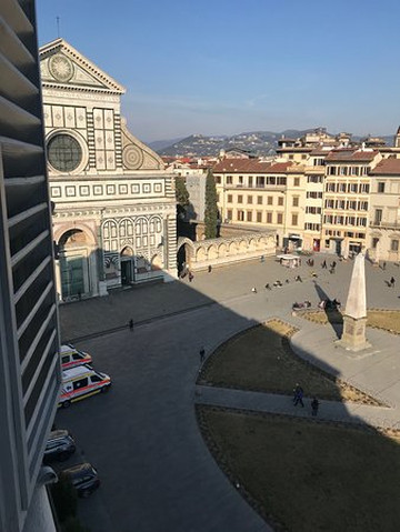 弥涅瓦大酒店主图