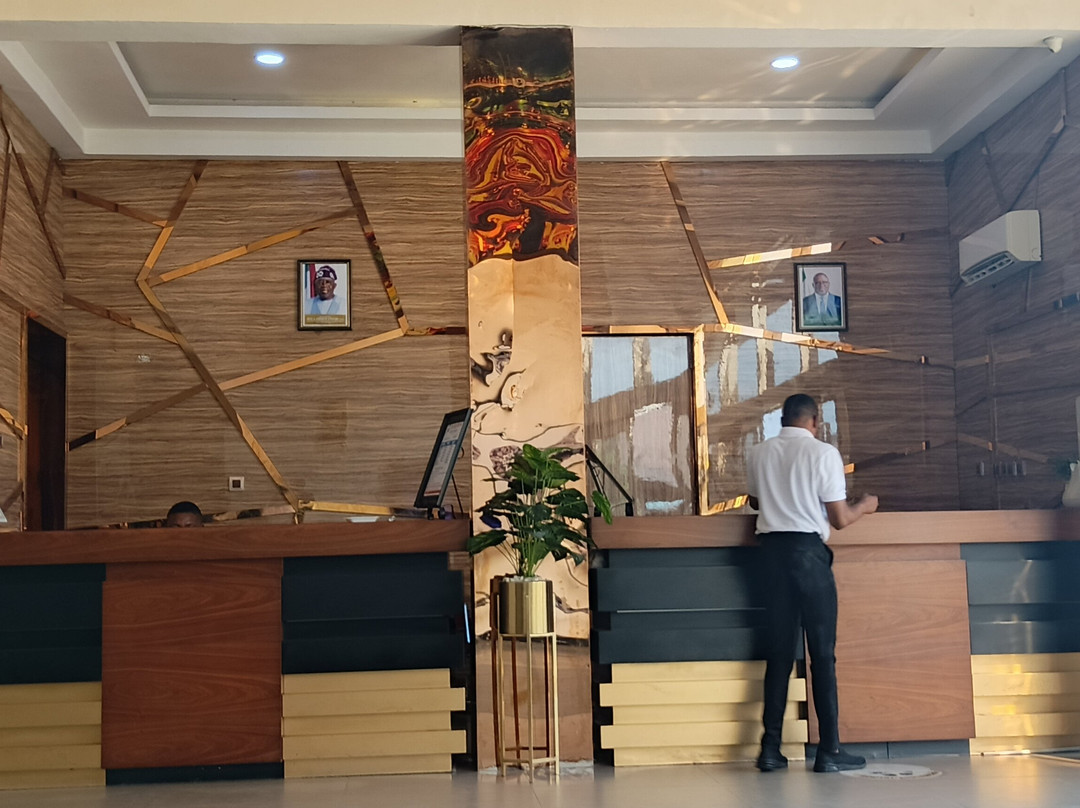 Springhill Hotel & Suites