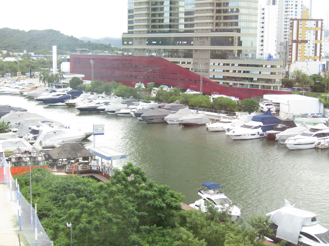 Passarela Estaiada da Barra-康泊琉海水浴场必去景点