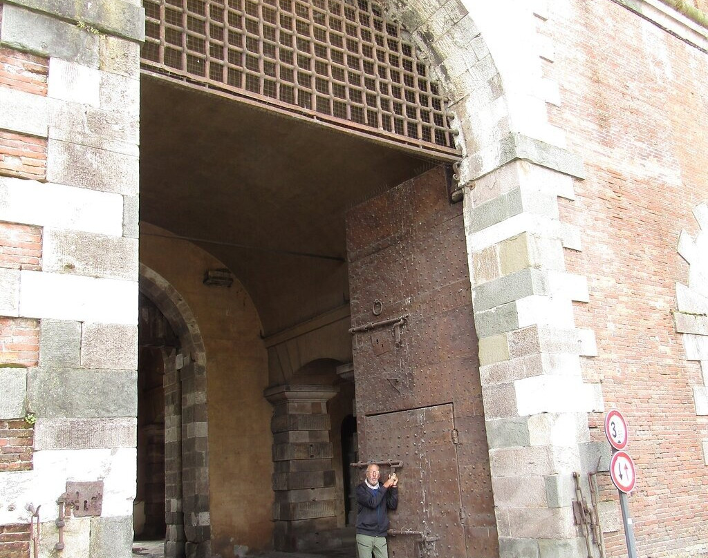 Porta San Pietro-卢卡必去景点