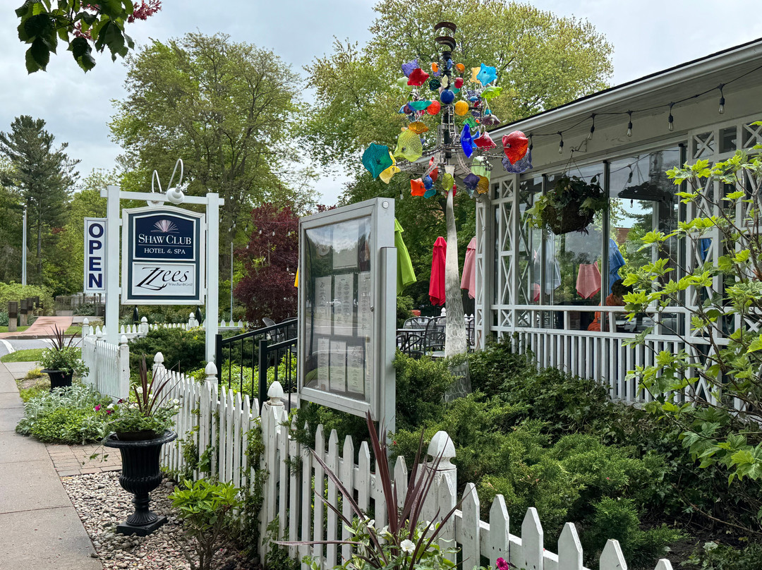 Shaw Club Hotel主图