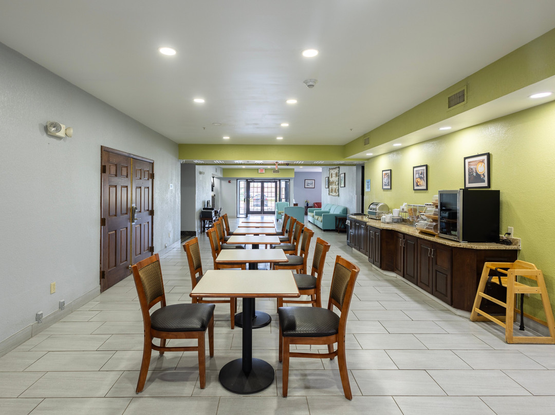 Countryside Inn & Suites