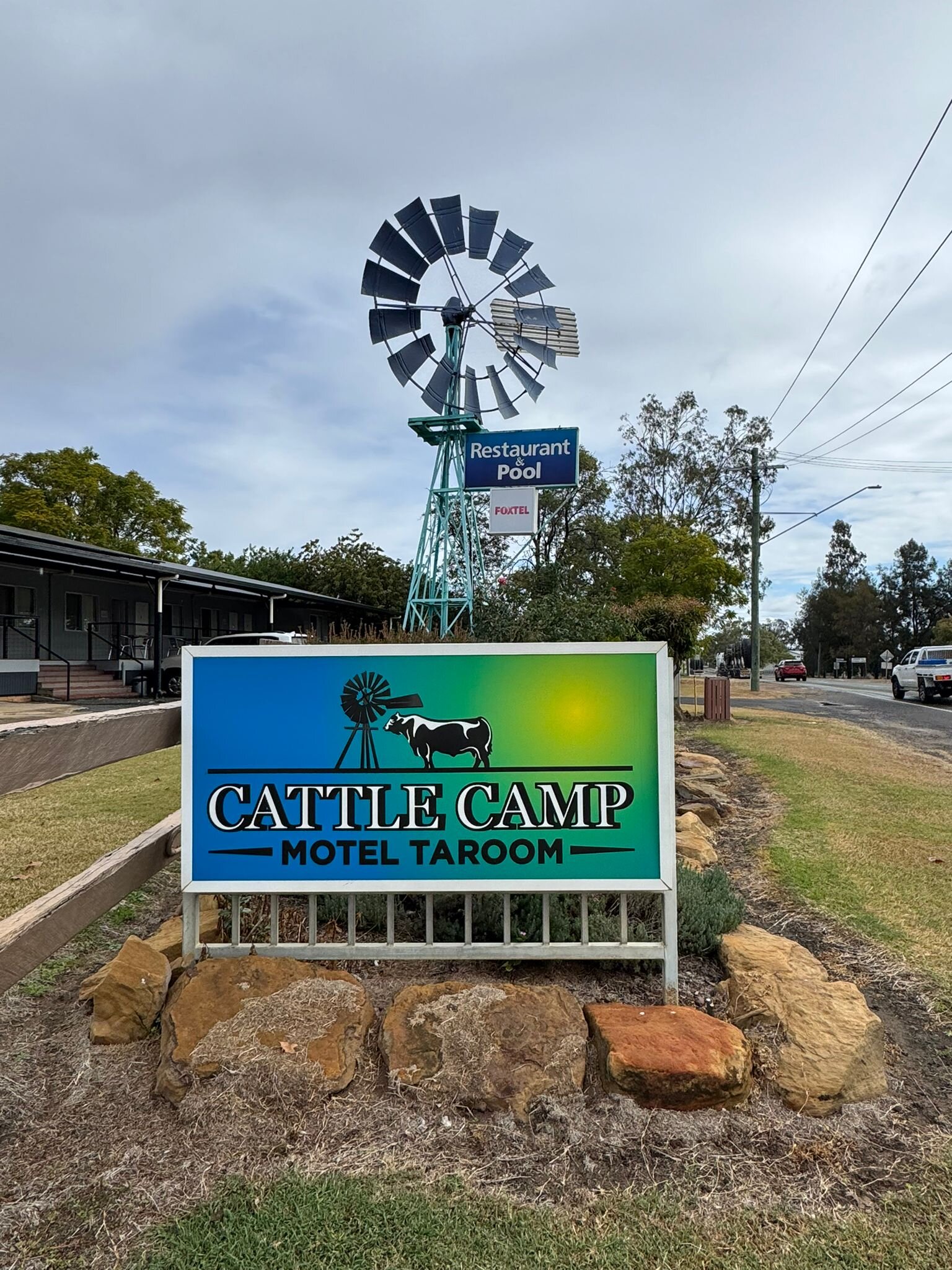 Cattle Camp Motel-官方