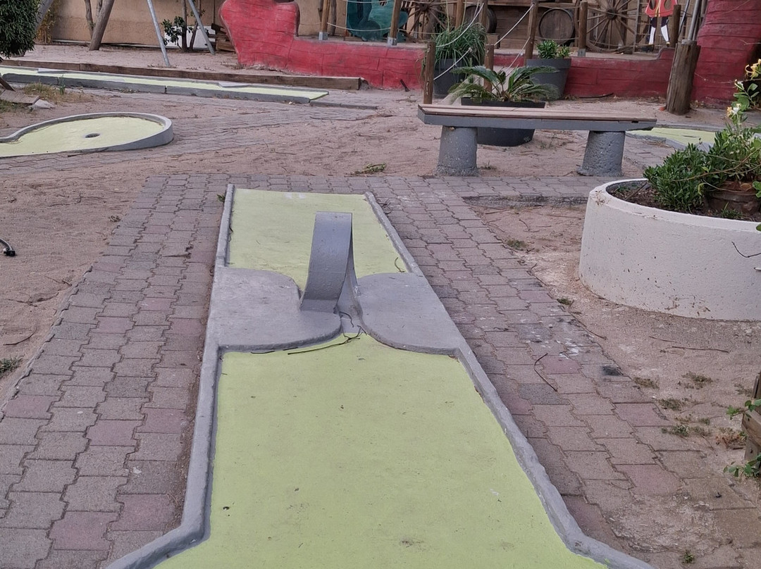 Mini Golf du lion et les Mondes Perdus-Serignan必去景点