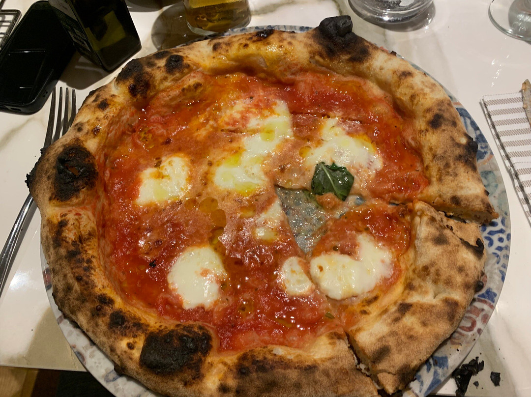 Farina Pizzabar E Café