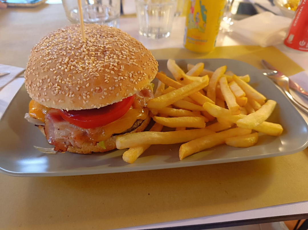 Minigolf Lounge Bar-斯波托尔诺必去景点