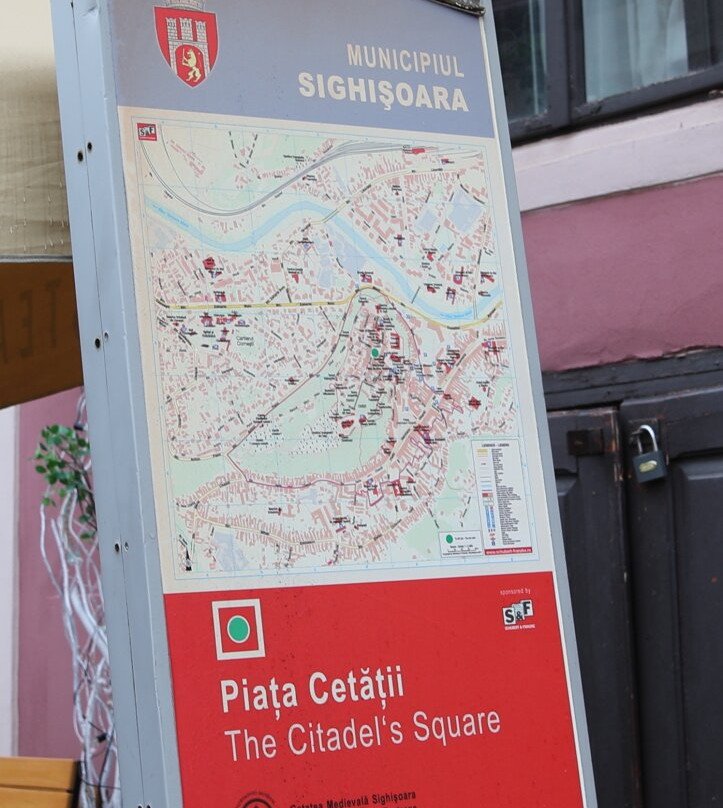 Piata Cetatii-锡吉索拉必去景点