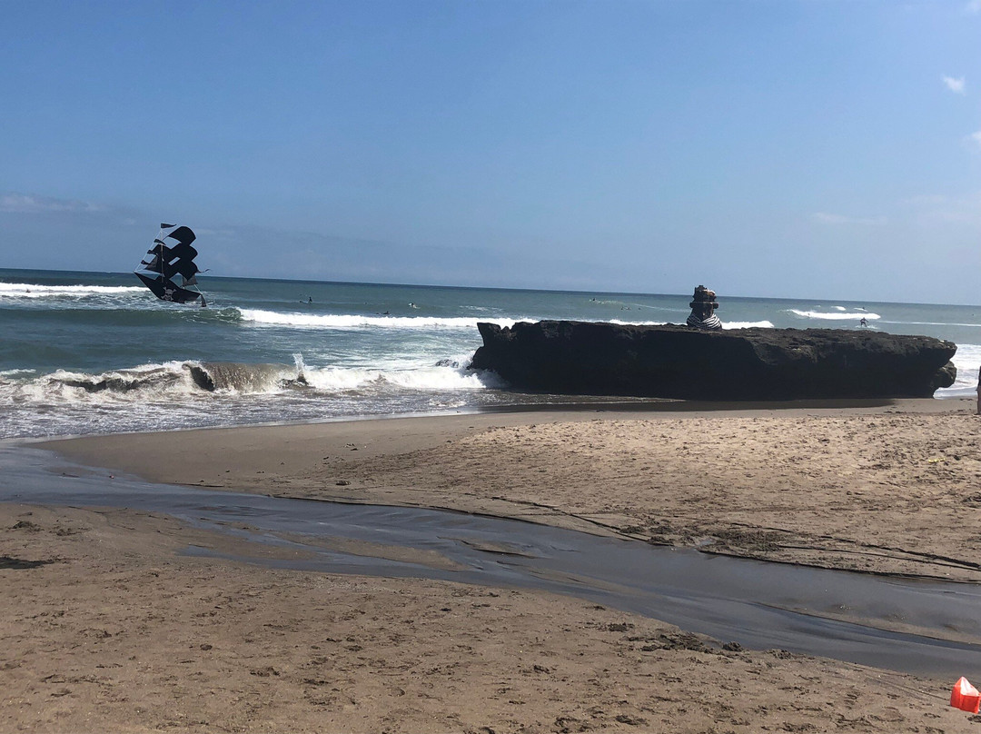 Batu Bolong Beach-长谷必去景点