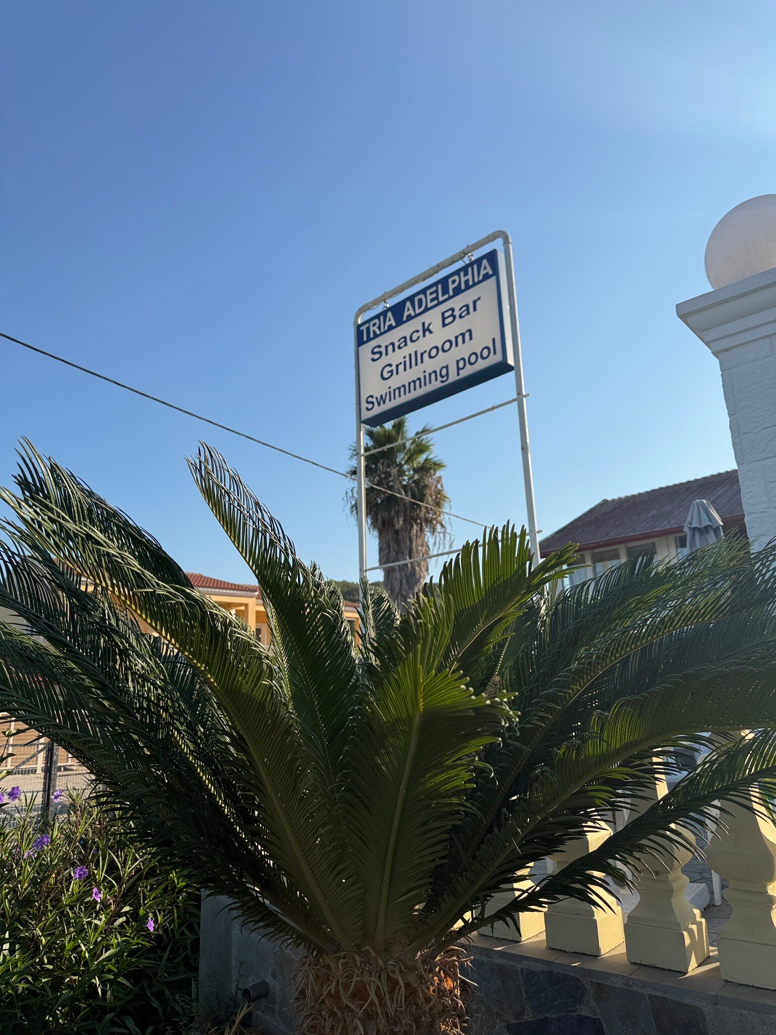 Tria Adelphia-官方