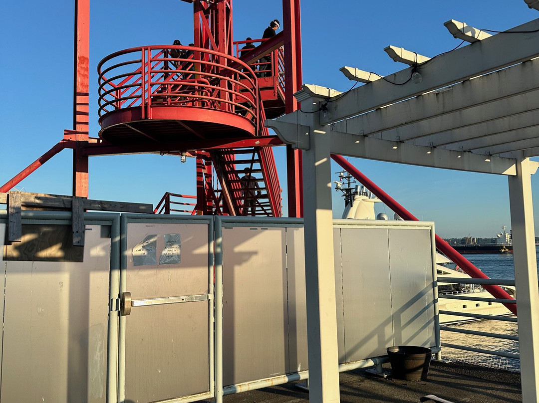 兰斯道码头酒店主图