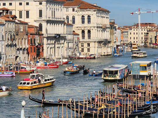 洛坎达莱昂比安科酒店主图