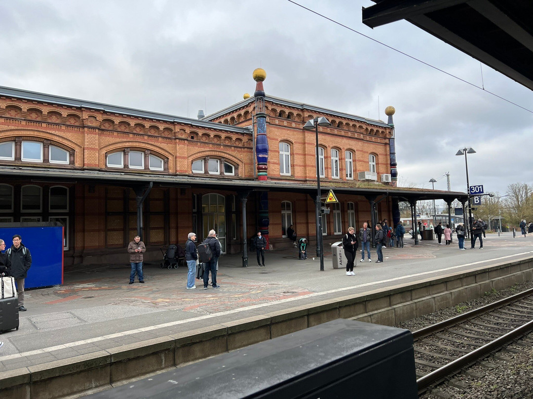 Hundertwasser-Bahnhof-于尔岑必去景点