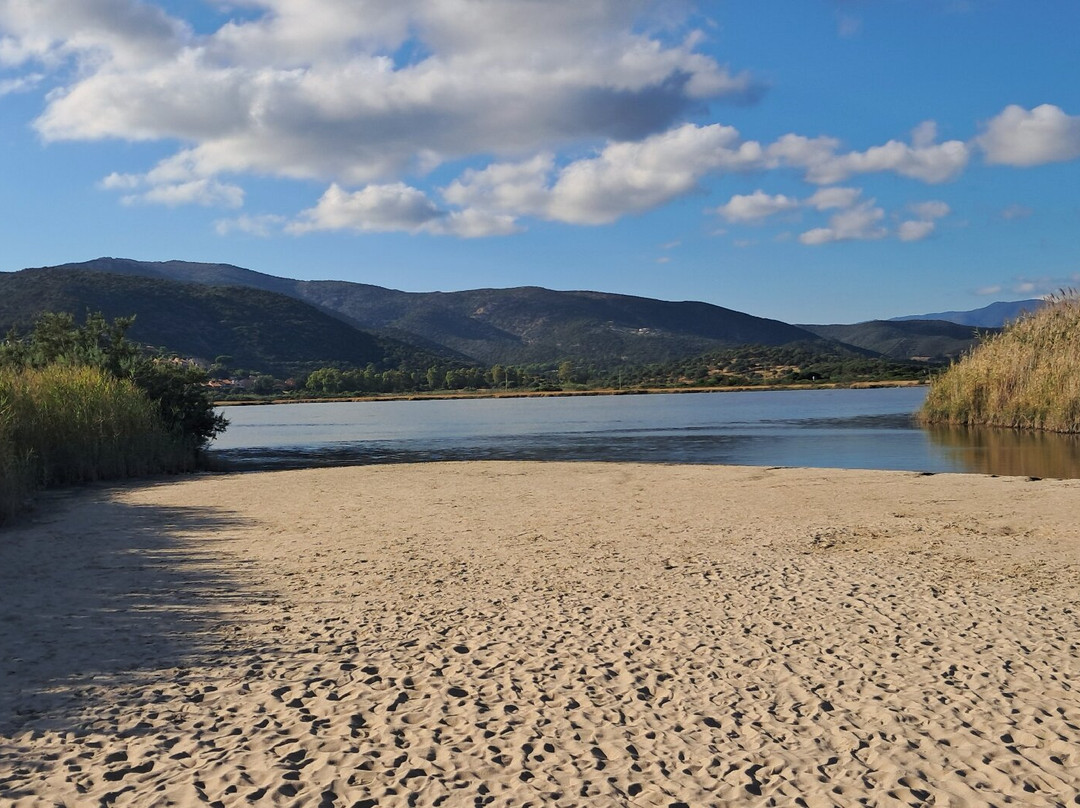 Spiaggia di Monte Cogoni-Chia必去景点