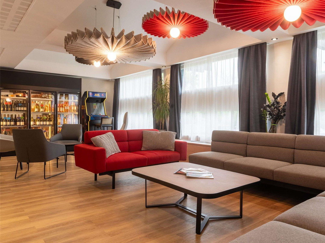 Ibis Lyon Est Bron主图
