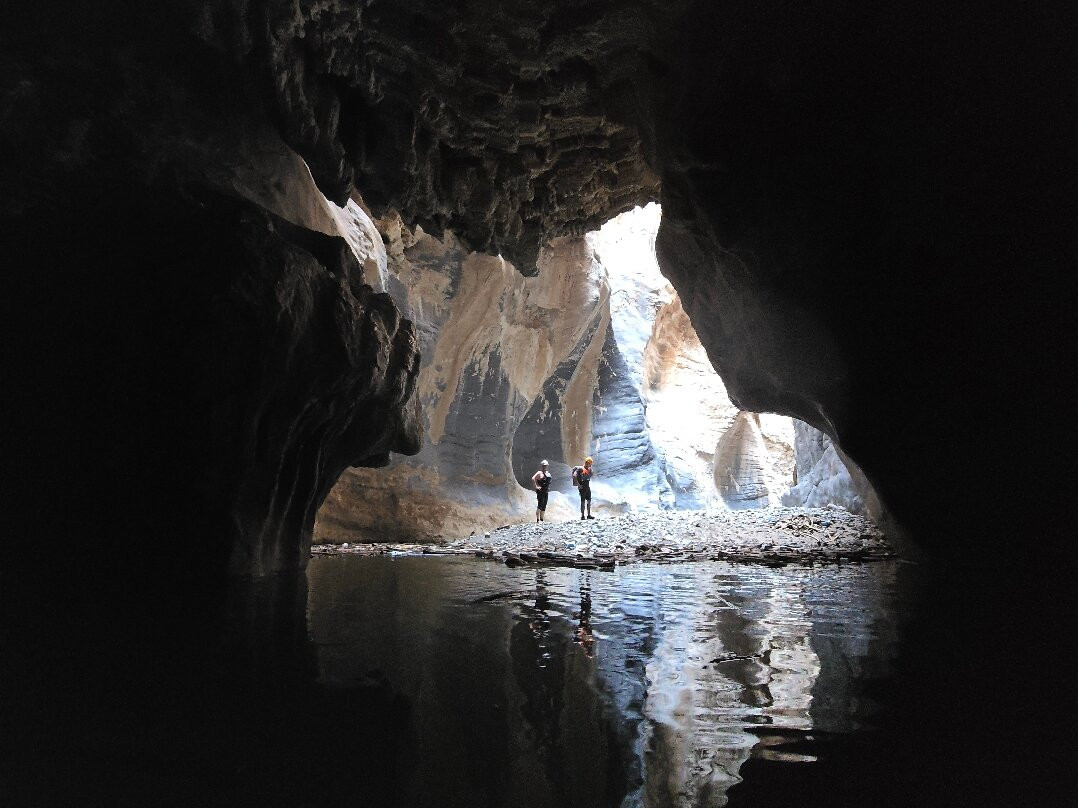 Snake Canyon Adventures-Ar Rustaq必去景点