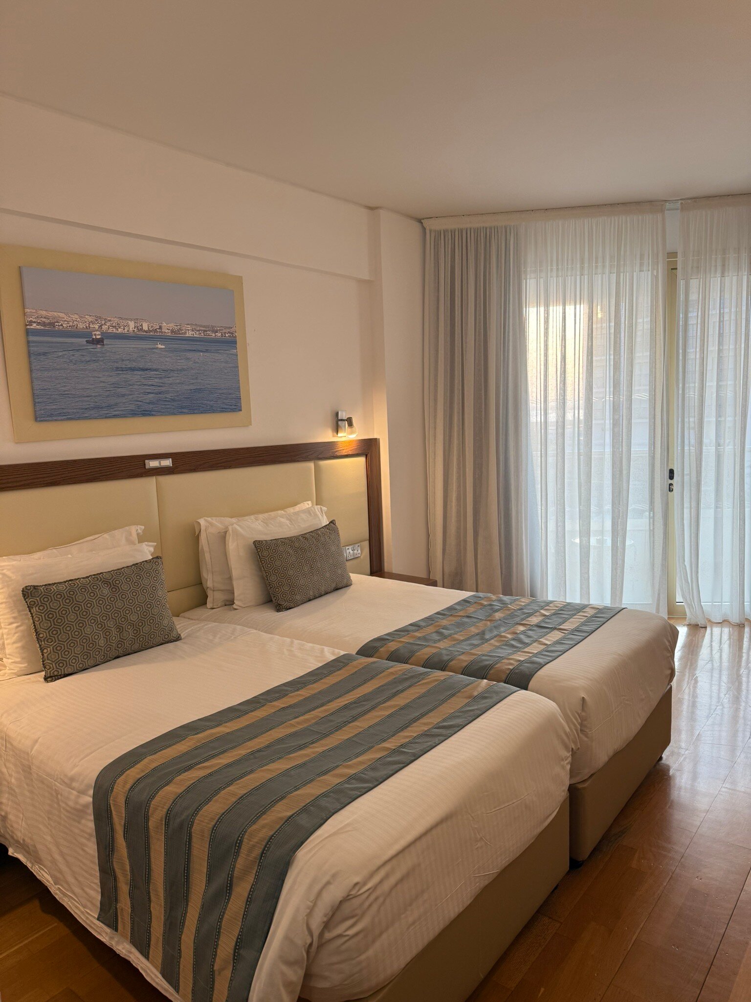 The Golden Bay Beach Hotel-官方