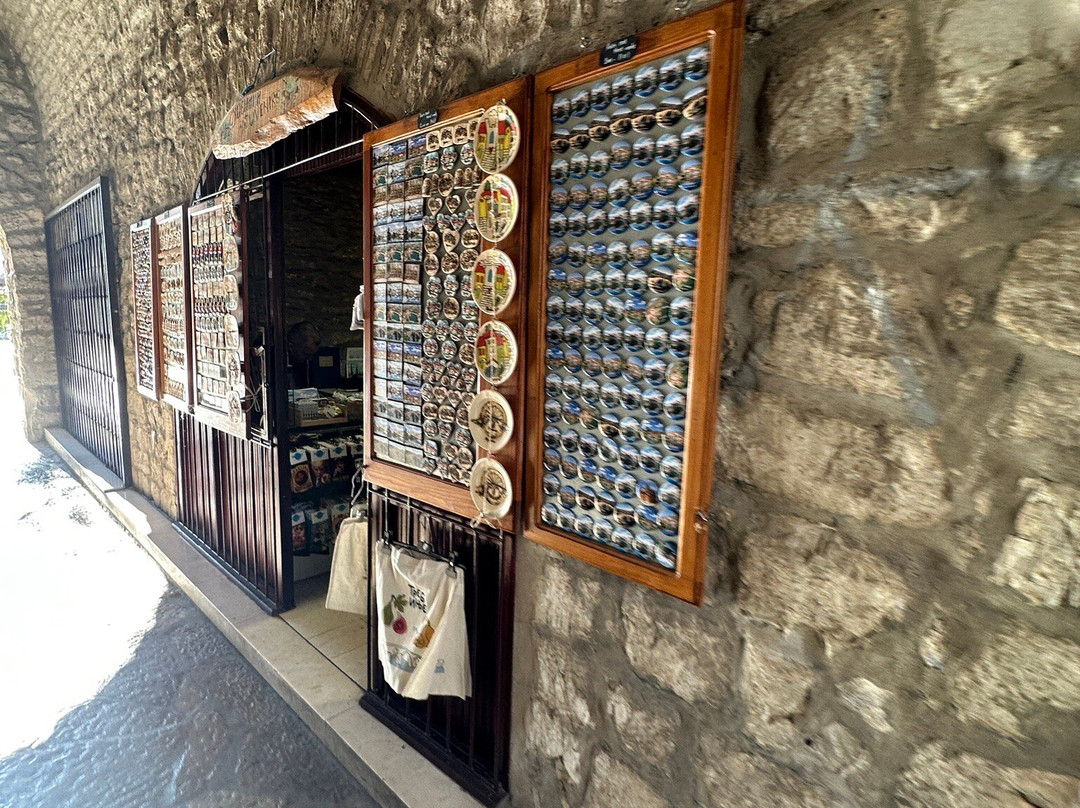 Gates-Tunnel-特雷比涅必去景点