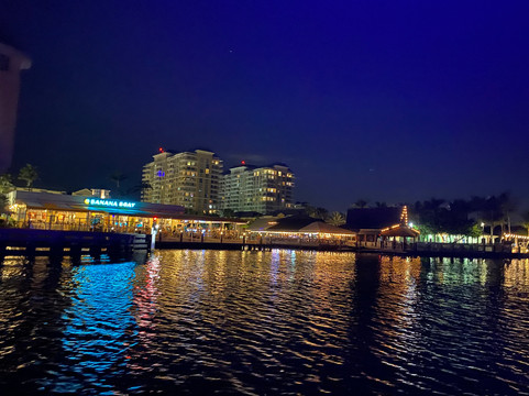 Tiki Taxi & Cruises-博因顿海滩必去景点