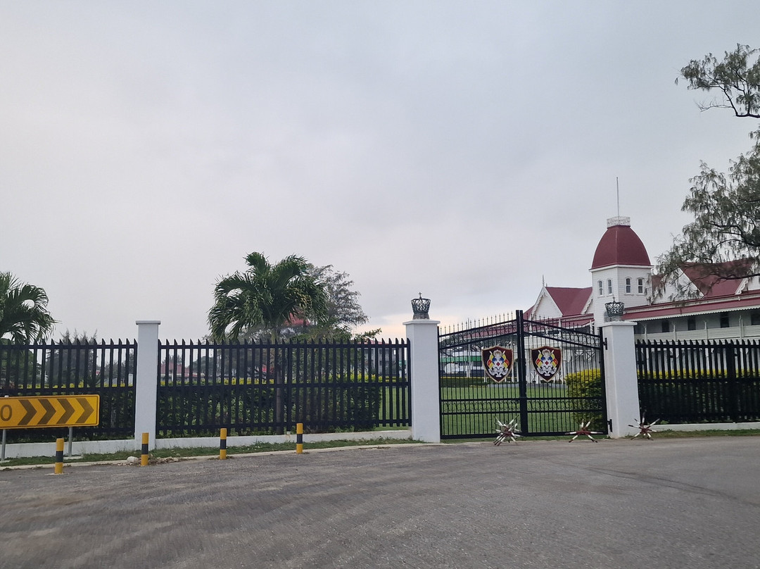 Royal Palace-努库阿洛法必去景点