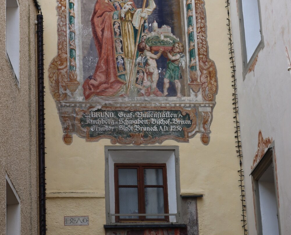 Portone Ragen-布鲁尼科必去景点