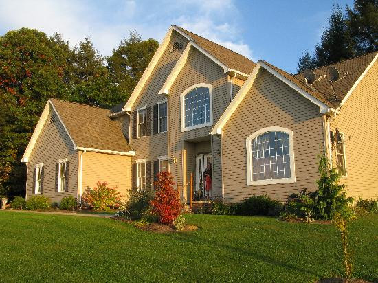 Seven Sisters Bed and Breakfast at McEwen Falls主图