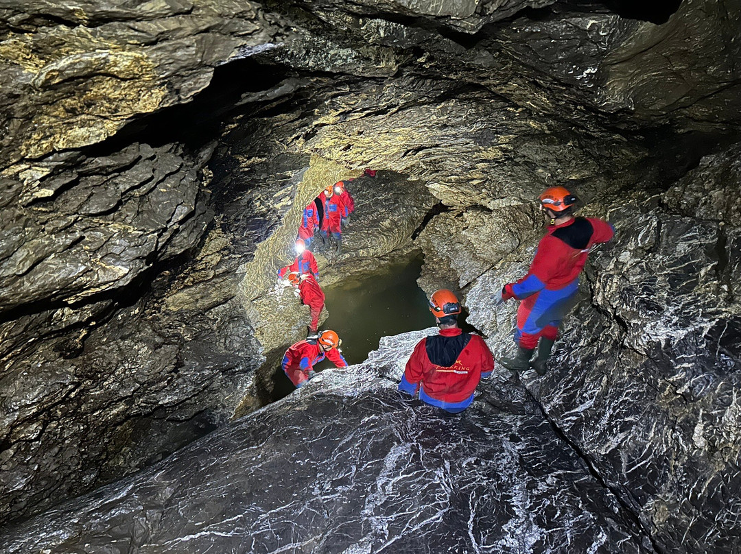 Hoelloch Caves-Muotathal必去景点