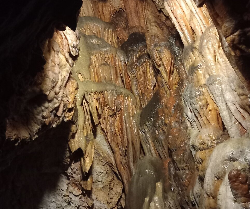 Grotta dei Dossi-Villanova Mondovi必去景点