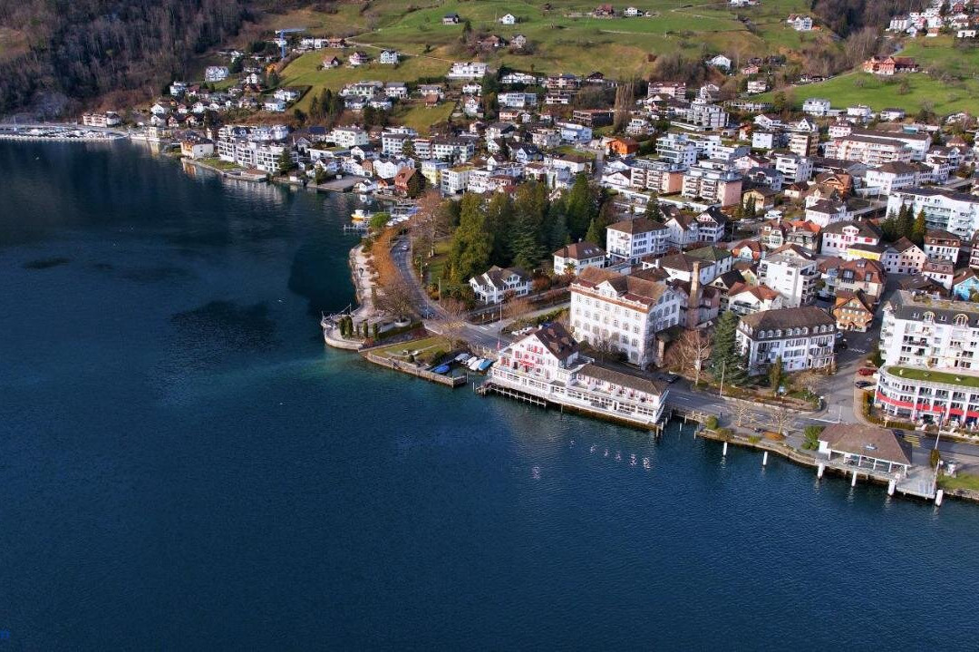 施韋特湖濱飯店