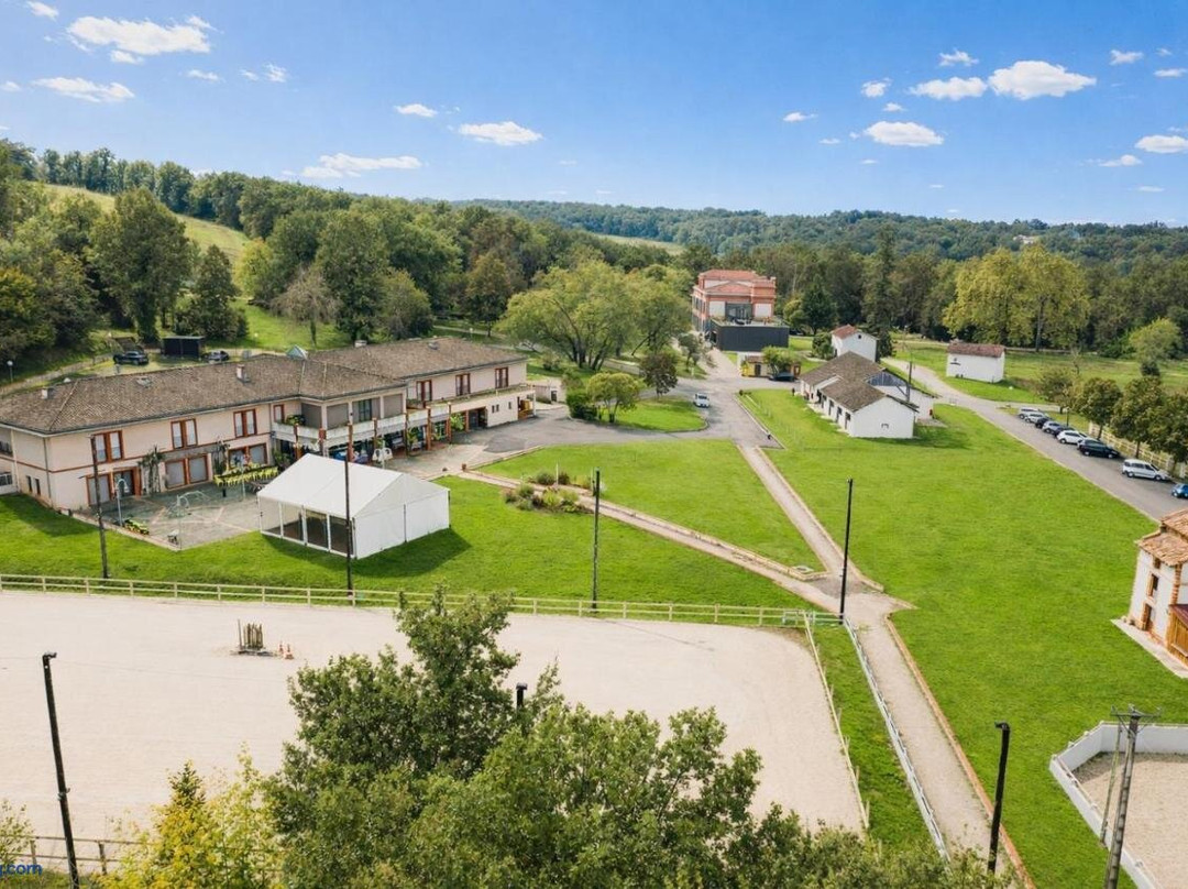 Domaine De Pousinies