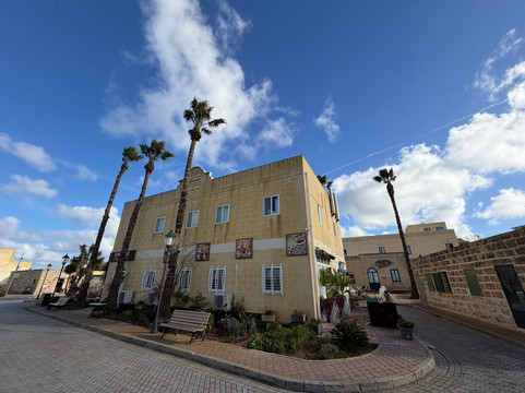 Ta' Dbiegi Crafts Village-Gharb必去景点