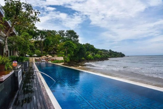 巴厘岛金巴兰湾四季度假村酒店主图