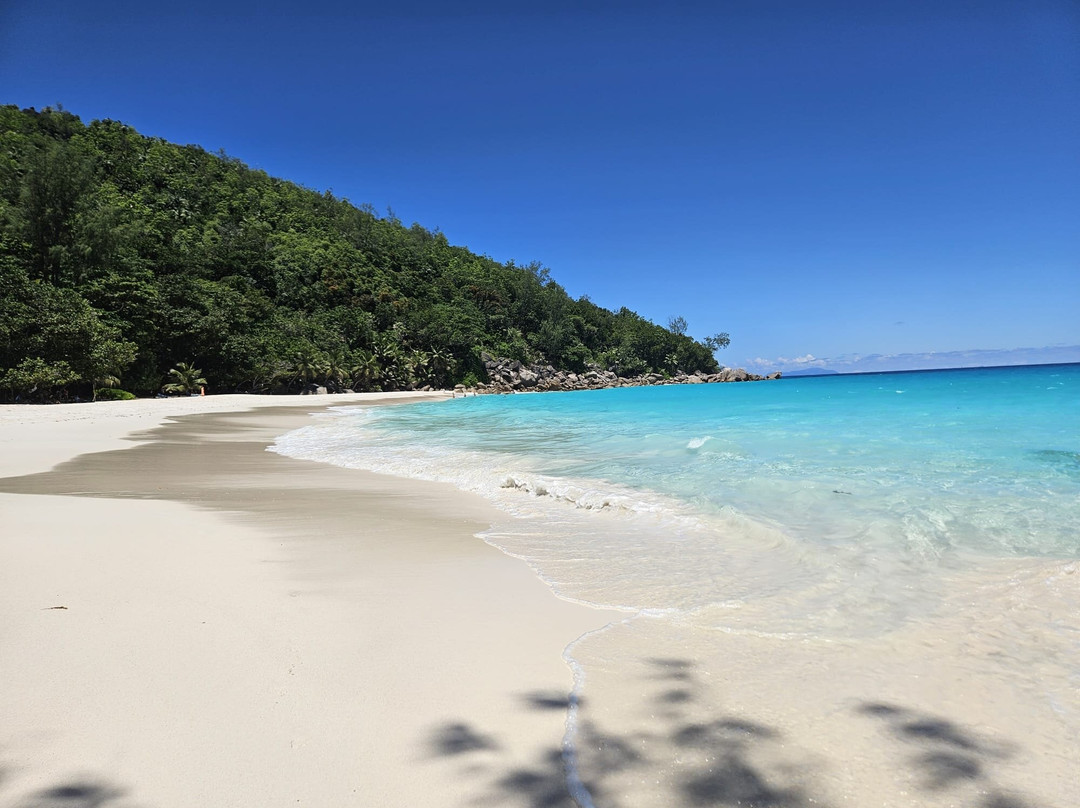 乔吉特沙滩-普拉兰岛必去景点