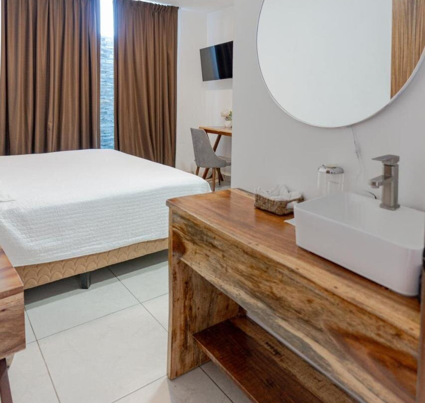 Hotel & Suites Punto Oriente