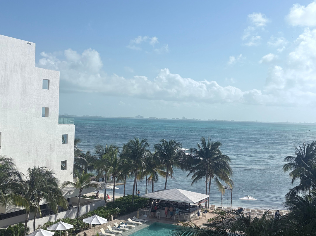 伊兹拉海滨酒店主图