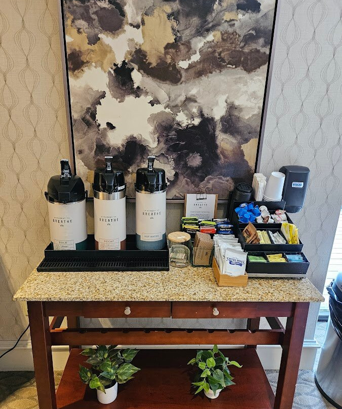 基恩市中心万枫套房酒店主图